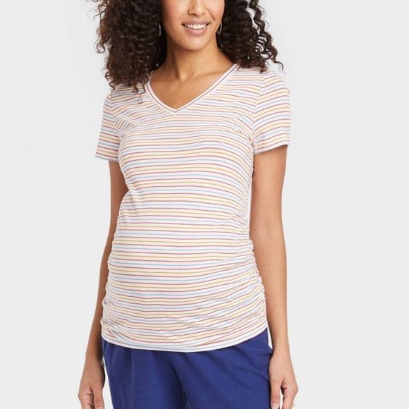 ISABEL MATERNITY V-Neck Side Shirred Maternity Tee  𝐍𝐄𝐖 𝐖𝐈𝐓𝐇 𝐓𝐀𝐆𝐒! - Picture 2 of 6